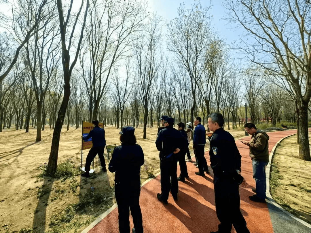 “春風(fēng)護(hù)林”專項(xiàng)行動(dòng)啟動(dòng)<strong></p>
<p>園林綠化
</strong>！豐臺(tái)區(qū)園林綠化局拉網(wǎng)式排查露營(yíng)火患:園林綠化
